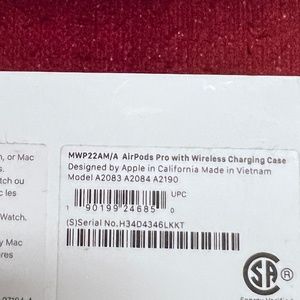 Pre-Owned Apple AirPods 1st Generation in excellent condition